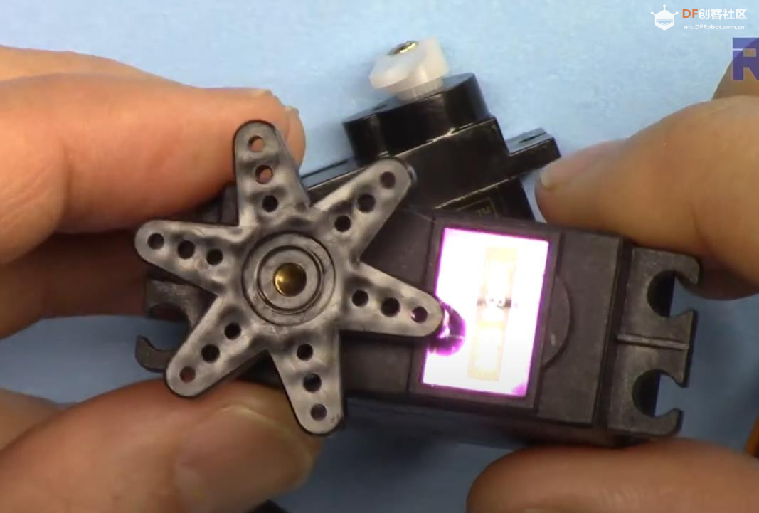 【Arduino 动手做】使用PCA9685模块控制16台伺服电机图4