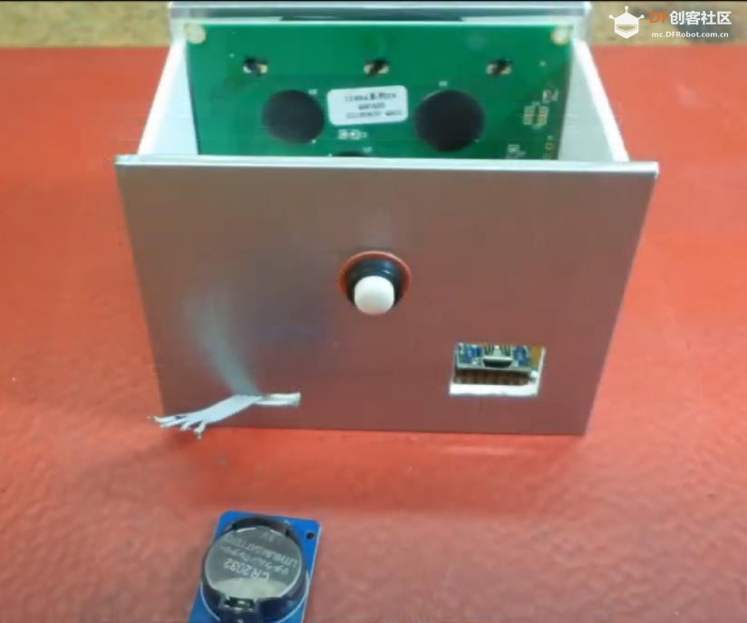 【Arduino 动手做】128x64 LCD 上的模拟、数字时钟和温度计图5