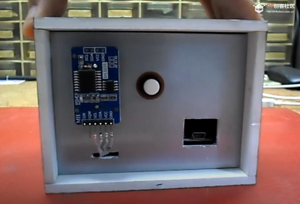 【Arduino 动手做】128x64 LCD 上的模拟、数字时钟和温度计图9