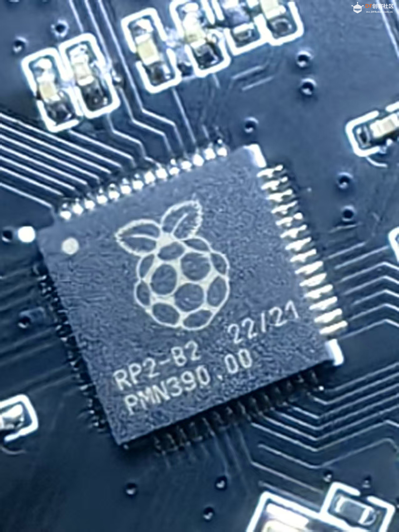【花雕学编程】Arduino动手做（258）--树莓Pico游戏开发板图1
