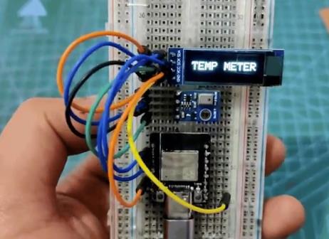 【Arduino 动手做】由ESP32C3驱动的小型便携袖珍温度计图4