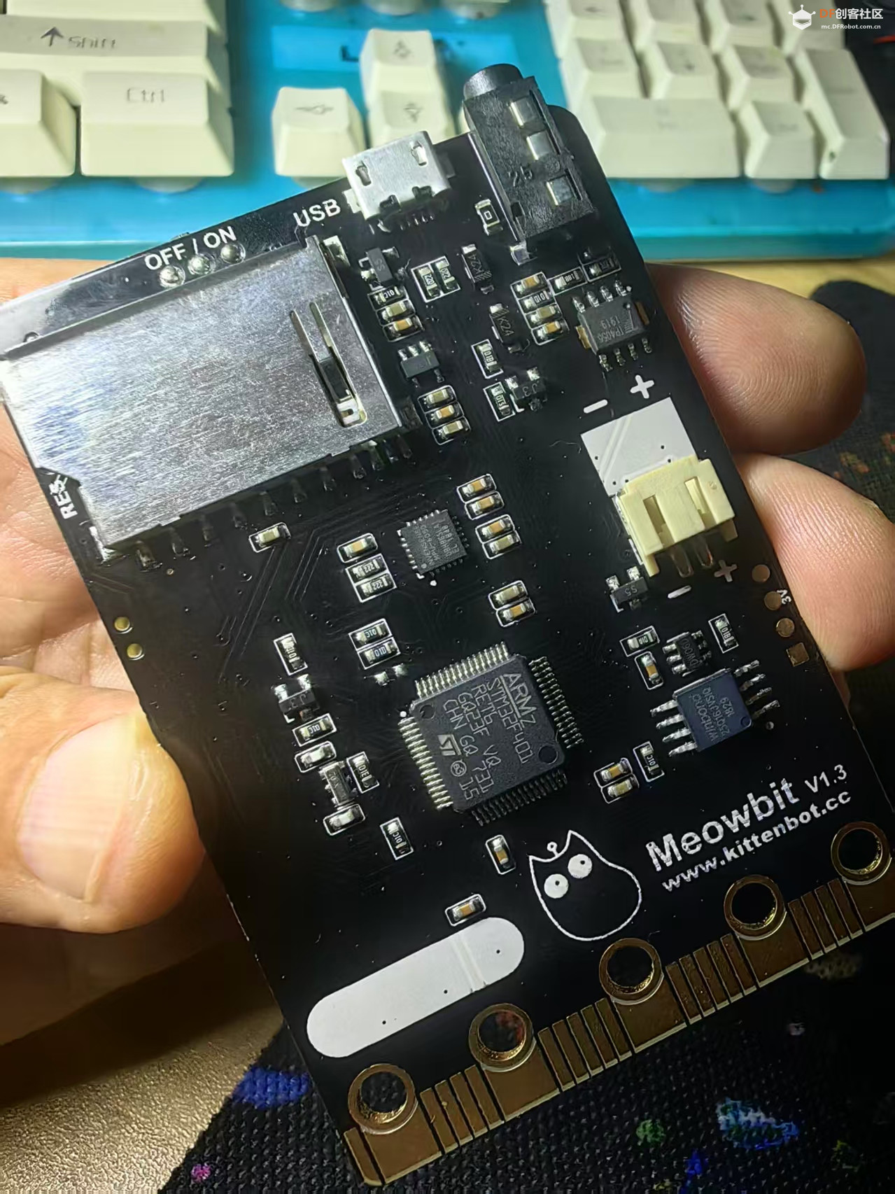 【花雕动手做】喵比特 Meowbit 像素游戏微软 Arcade 编程...图2