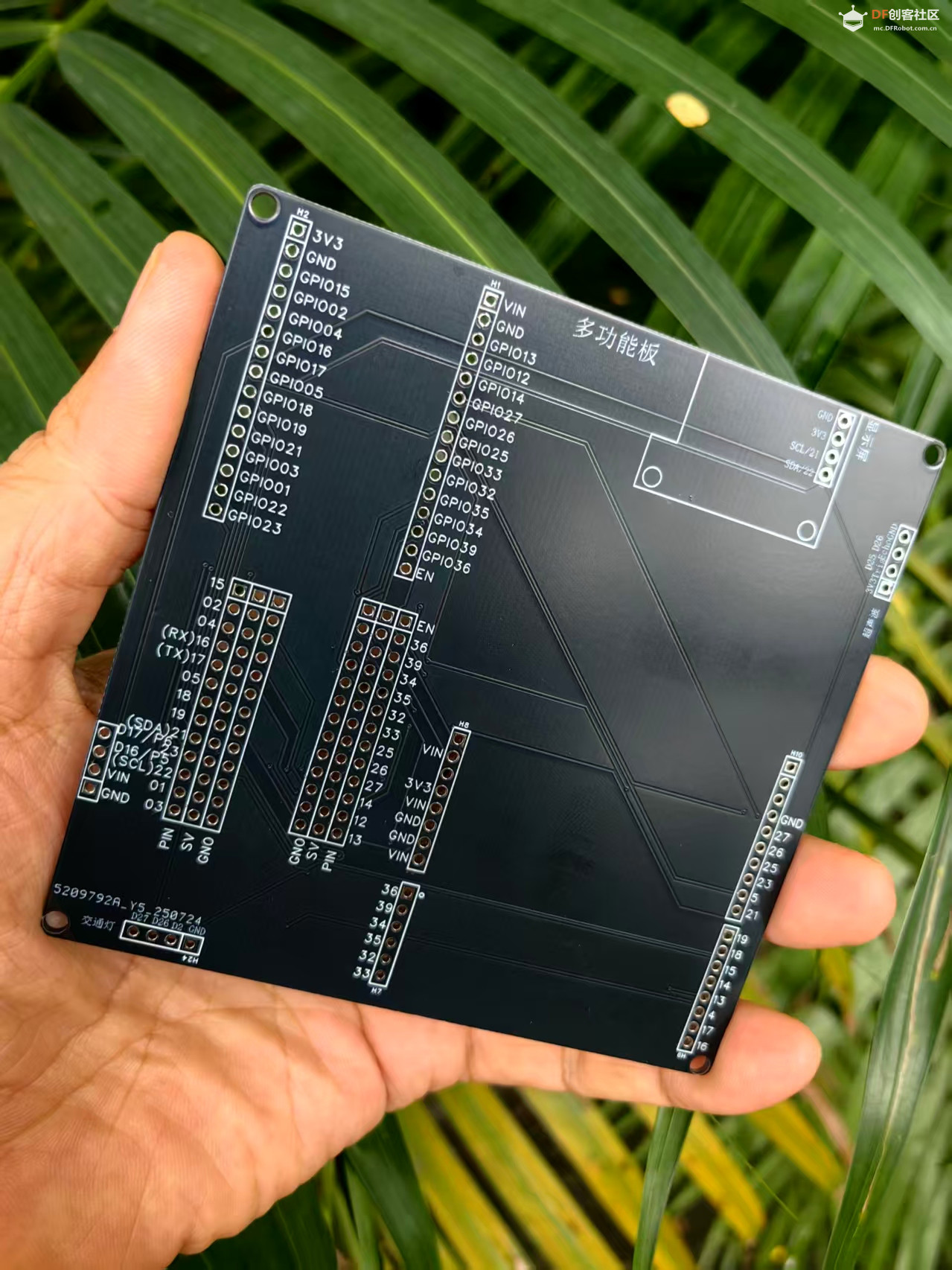 【花雕学编程】Arduino动手做（259）--ESP32多功能扩展底座图2