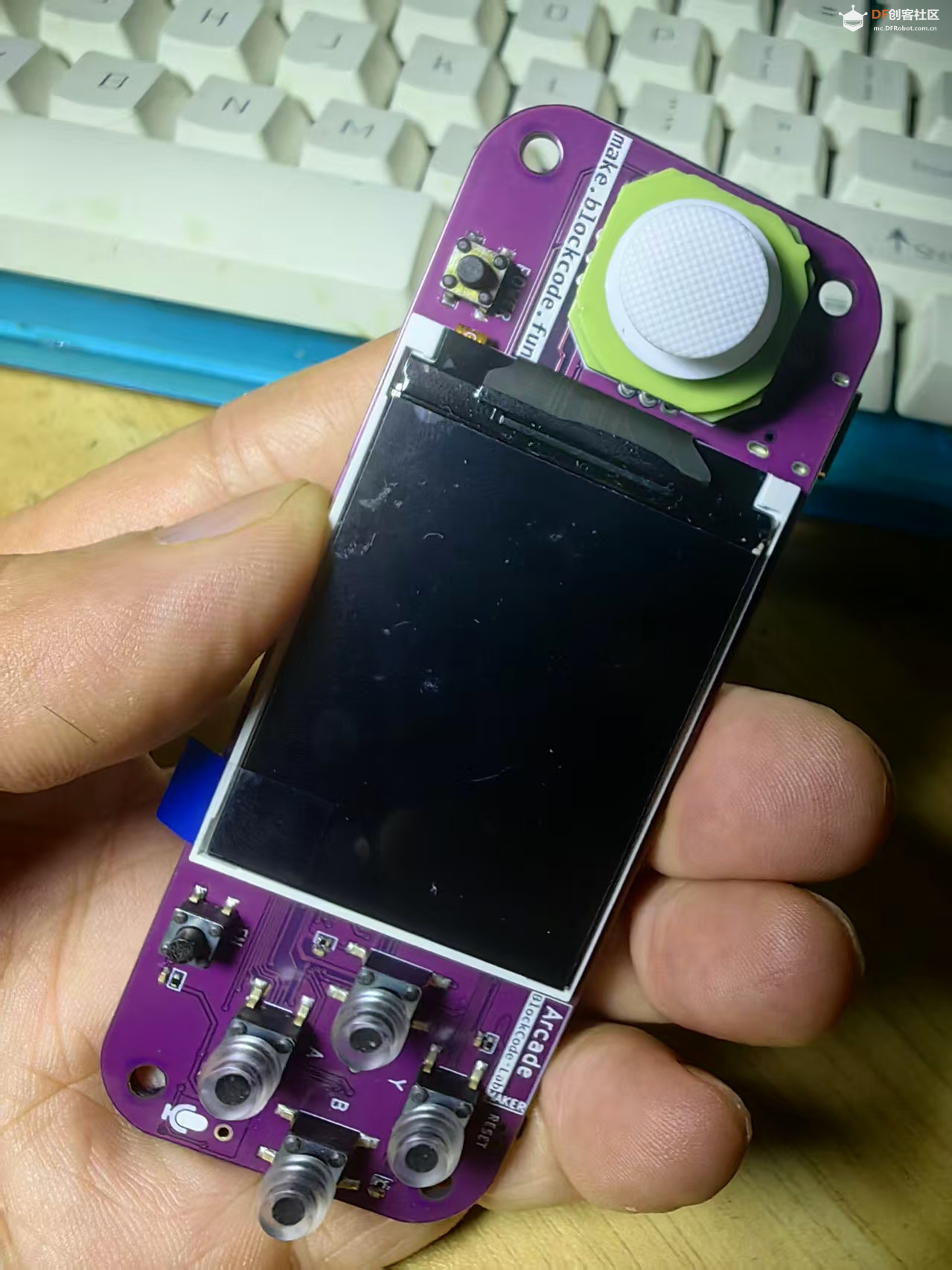 【花雕动手做】Scratch 创客版 ESP32S3 可编程游戏机开发板图1