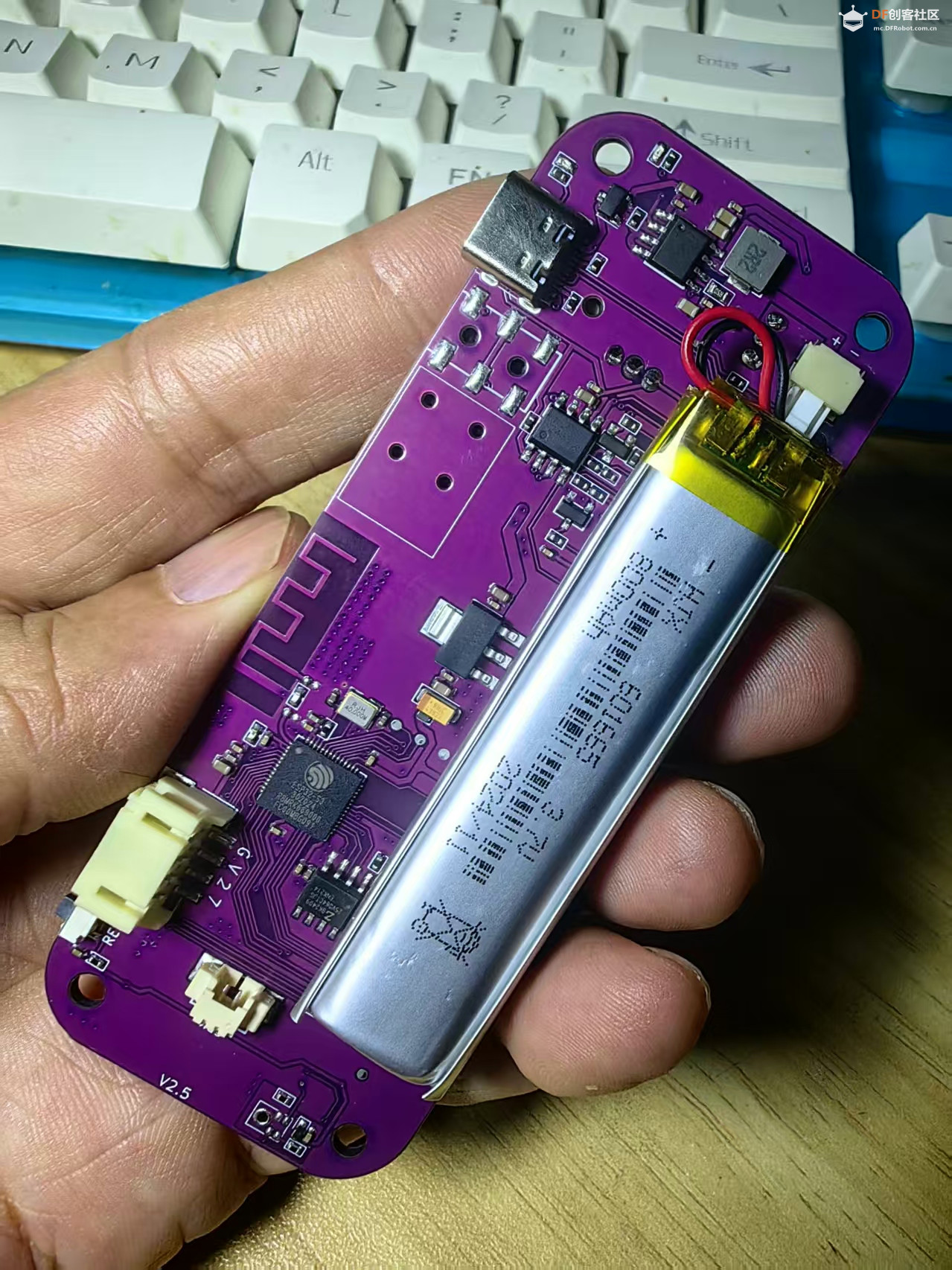 【花雕动手做】Scratch 创客版 ESP32S3 可编程游戏机开发板图2