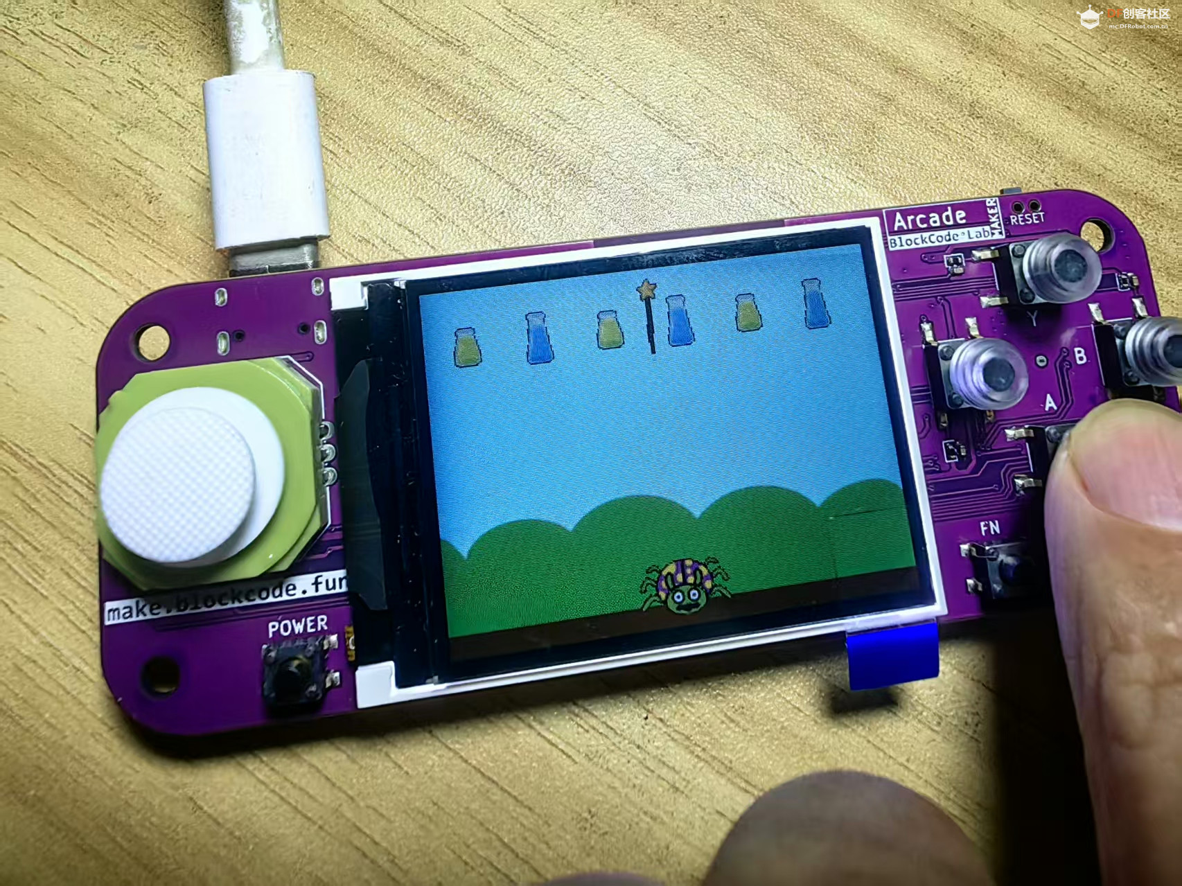 【花雕动手做】Scratch 游戏 ESP32S3 开发板之瓢虫大法师图1