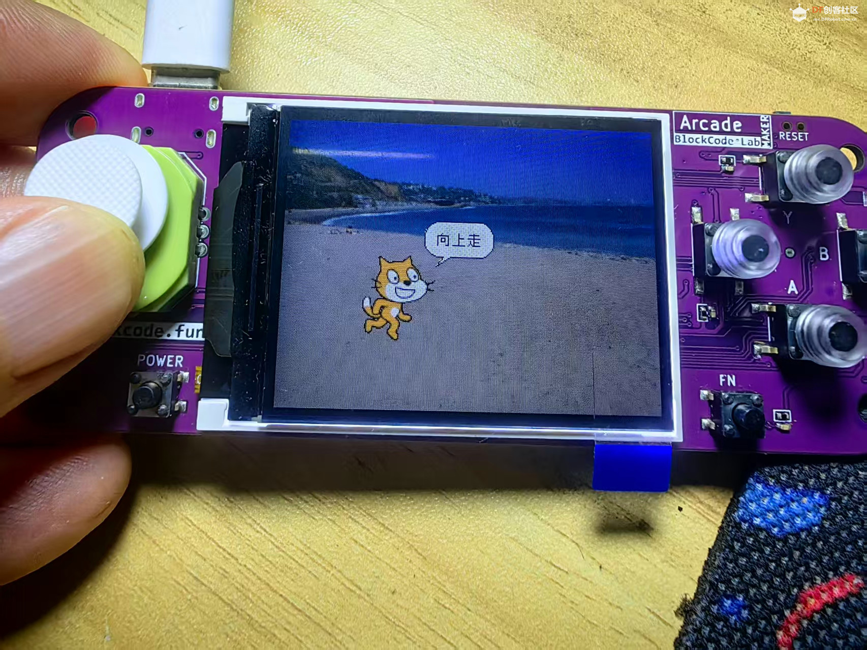 【花雕动手做】Scratch游戏ESP32S3开发板之东奔西跑图5