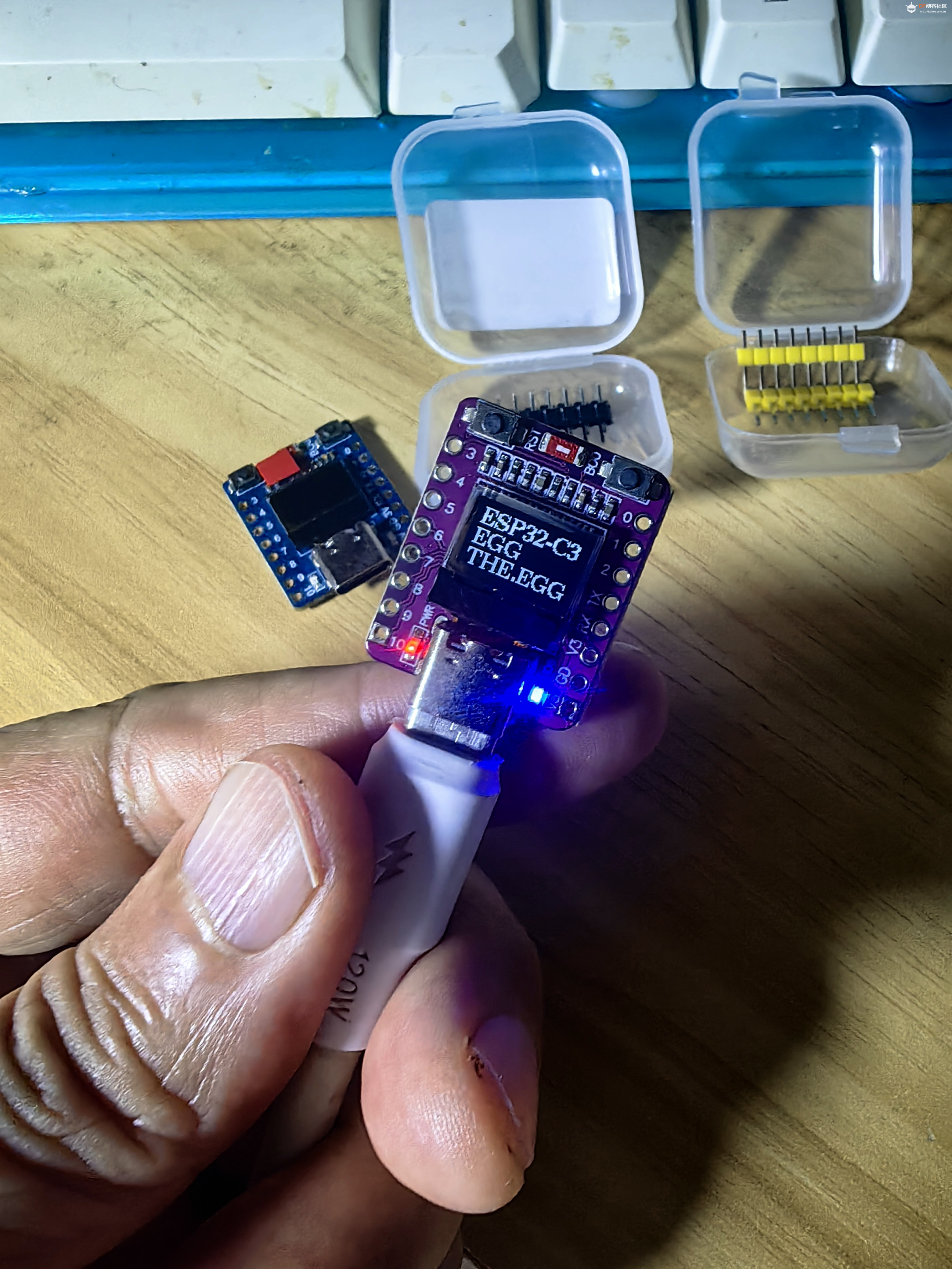 【花雕学编程】Arduino动手做（216）--ESP32-C3 0.42 OLED开发板图1