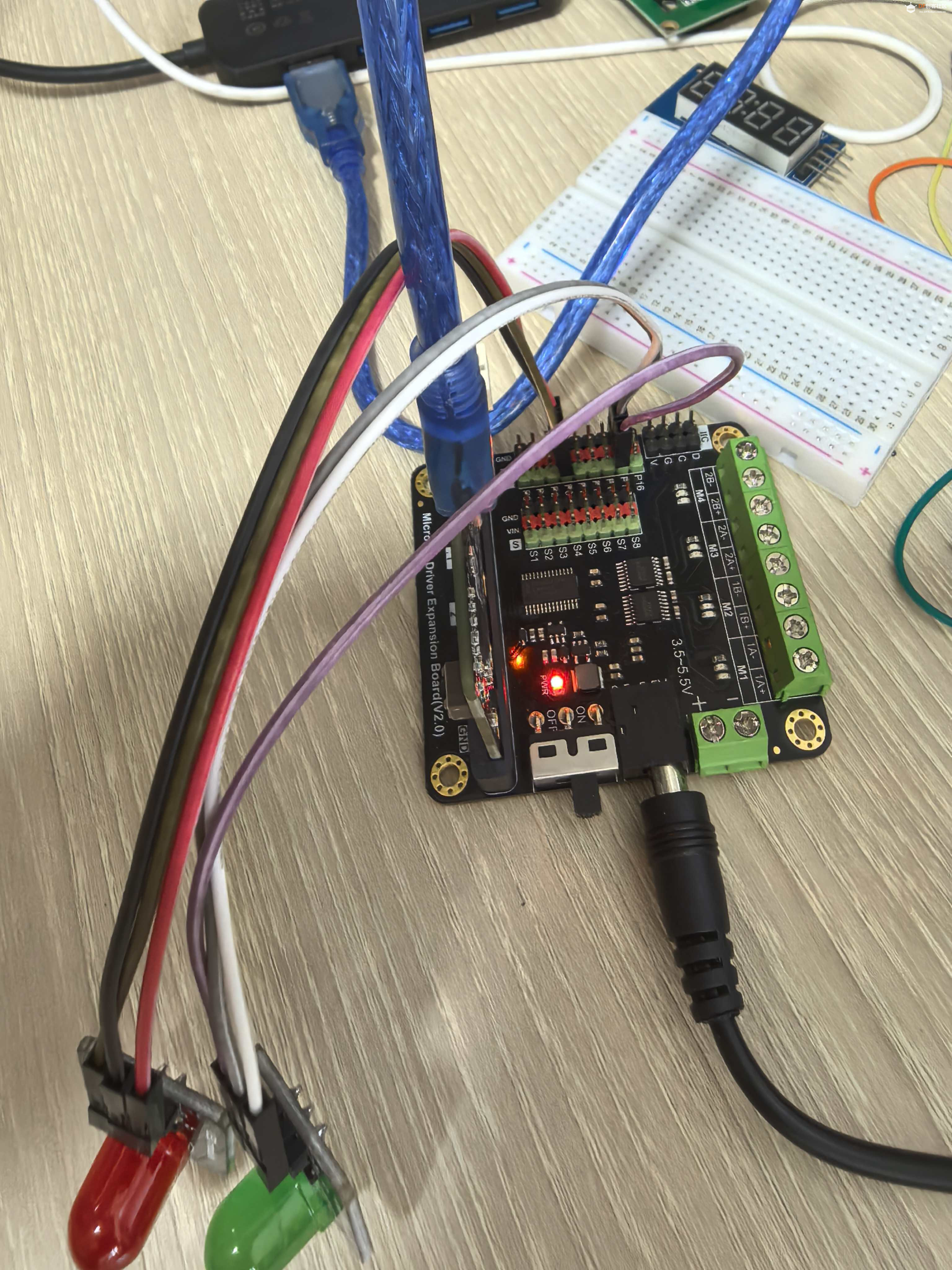 micro:bit电机驱动板扩展LED红绿灯不亮，怎么回事？图3