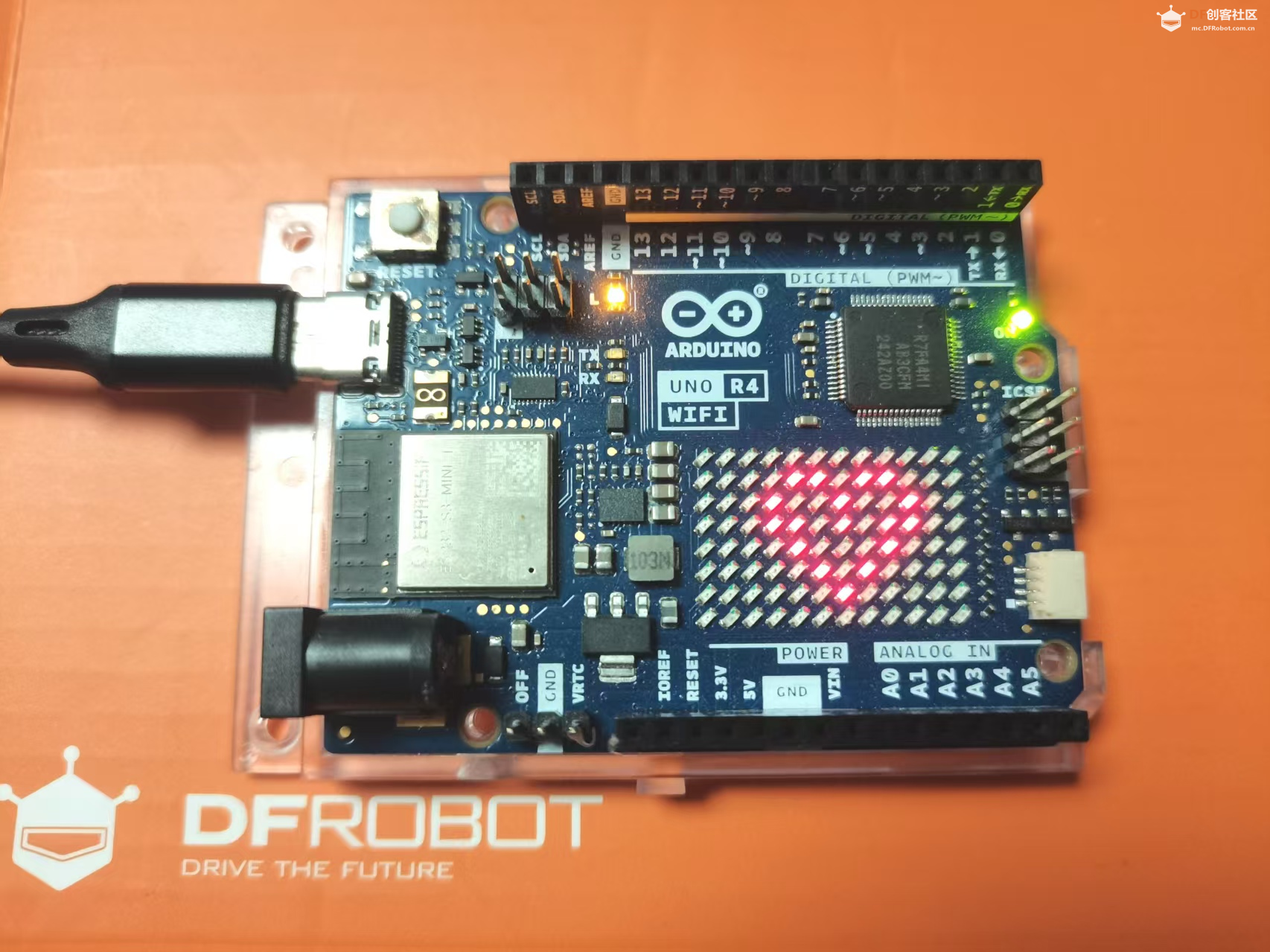 Arduino R4 WiFi与Uno Q对比及智能控制LED矩阵项目图6