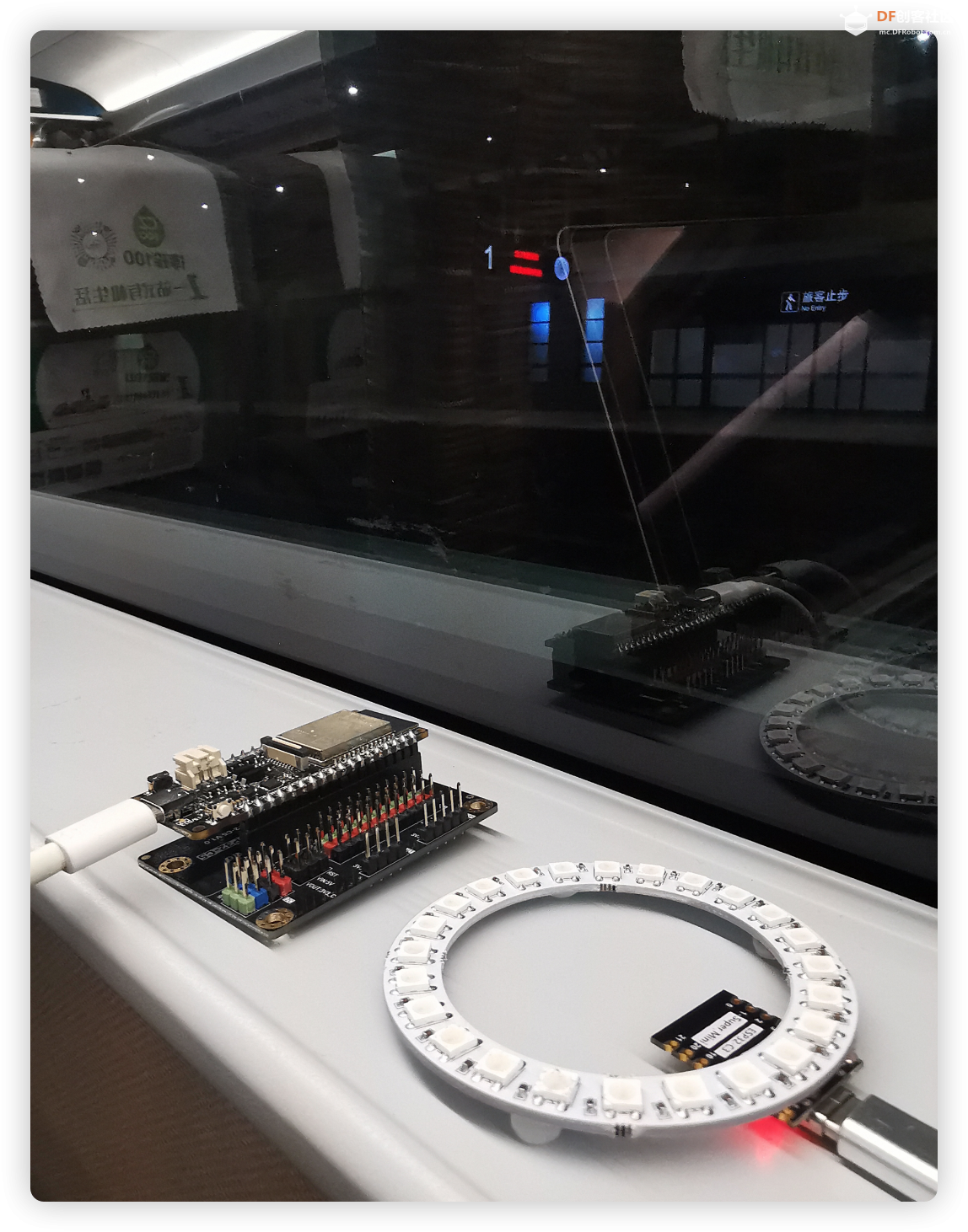 Firebeetle 2 ESP32-C5 之 火车上的霓虹灯图19