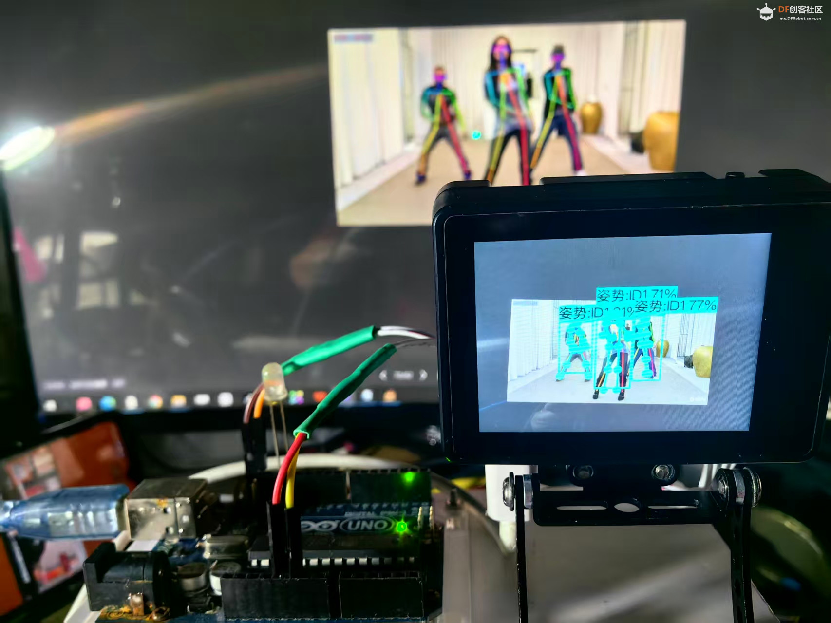 【花雕动手做】AI 二哈识图 2 之识别姿态输出数据控制LED图3