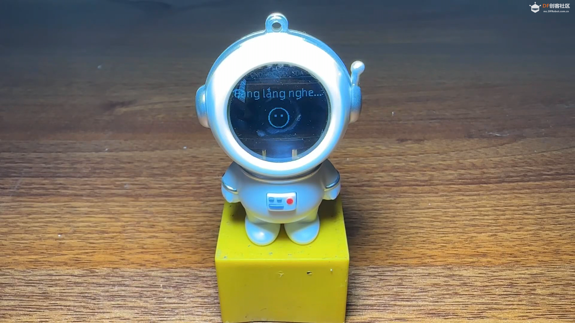 废旧手机驱动的自平衡六足机器人、便携式电力监测仪...图6