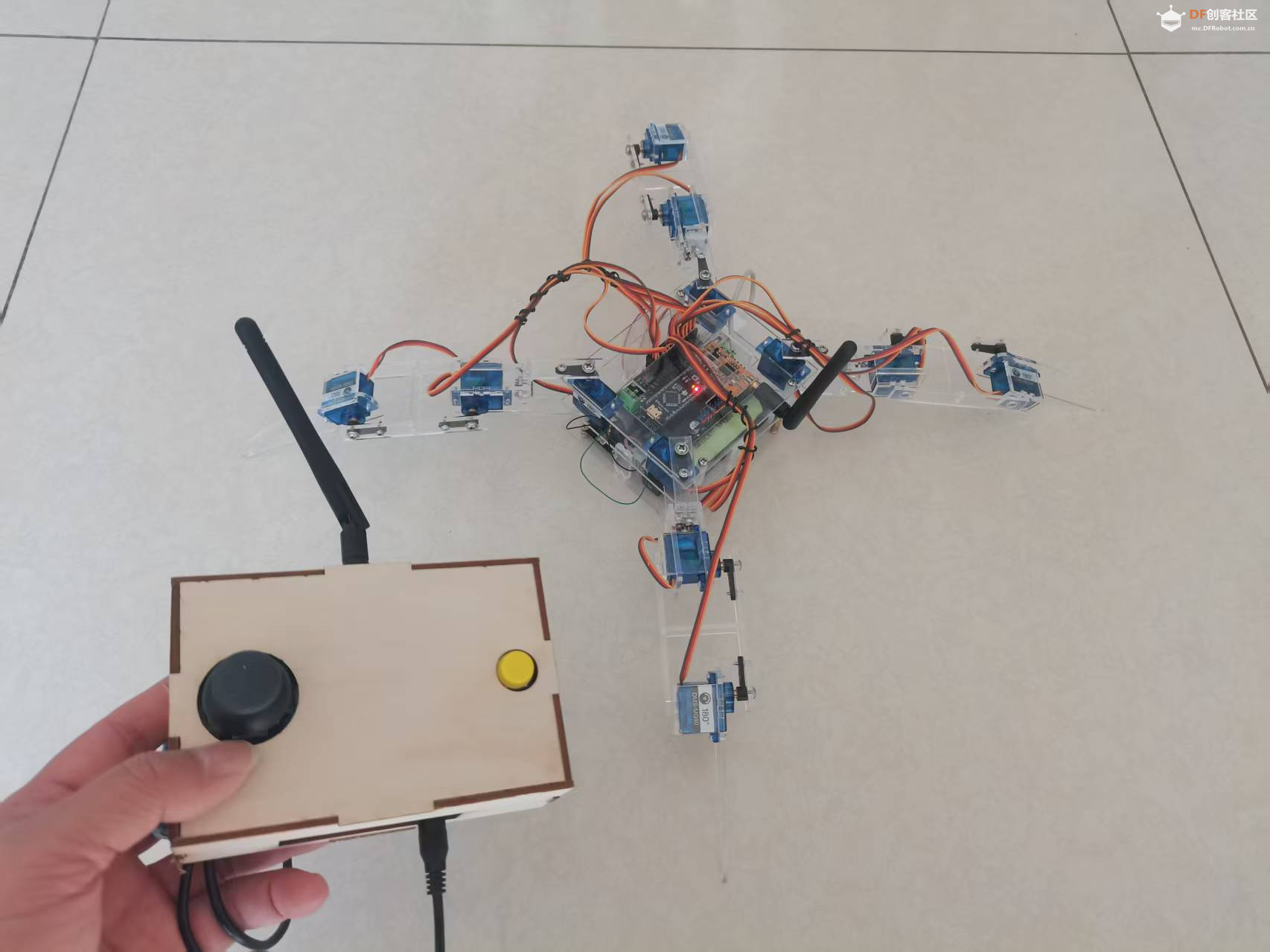 二哈2“标签编程师”：给孩子一台无屏幕编程机器人图4