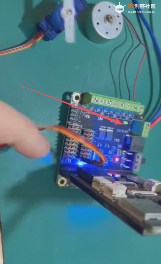 K10+Microbit Wiki驱动舵机与电机图2