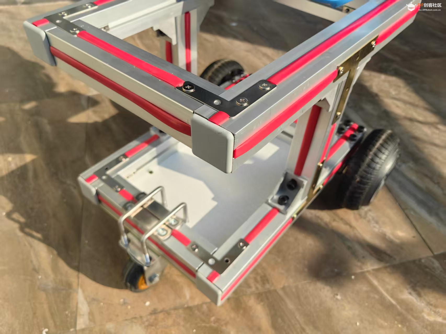 【花雕动手做】搭建6.5 寸轮毂电机4040铝材机器人底盘图5