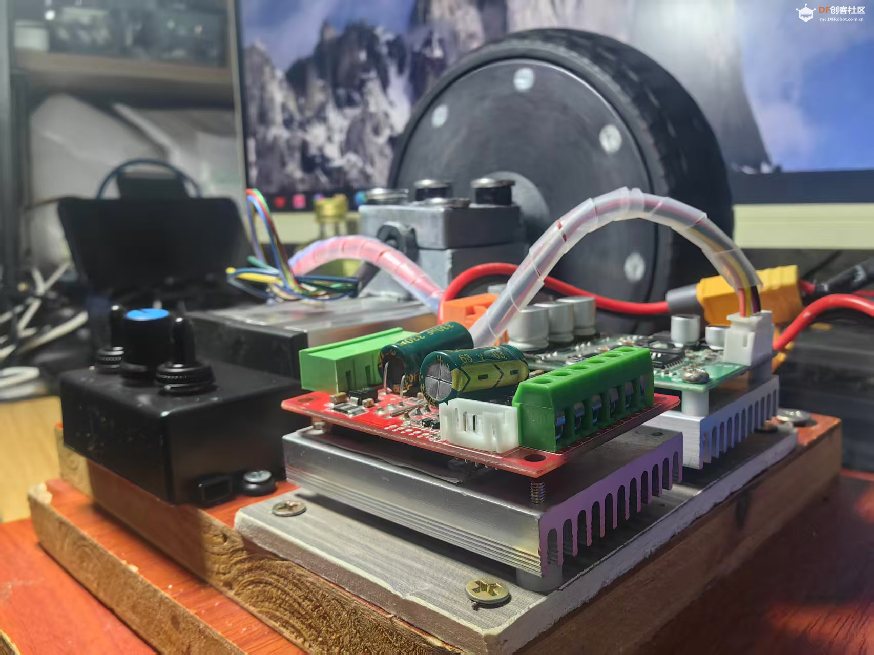 【花雕动手做】测试机器人底盘6.5寸直驱200W无刷轮毂...图1