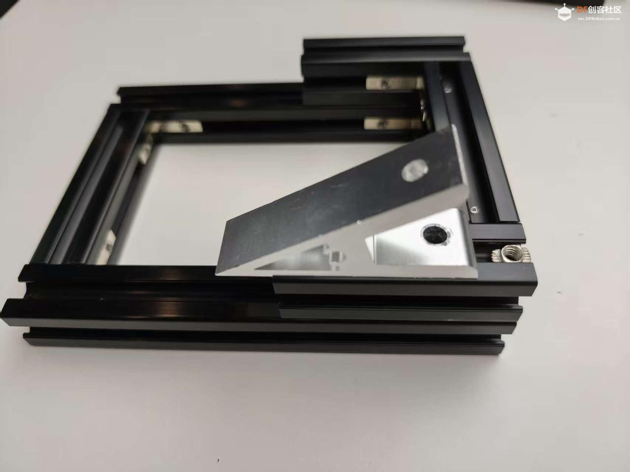 基于 M0601 电机的四轮移动平台装配与结构参考手册图12