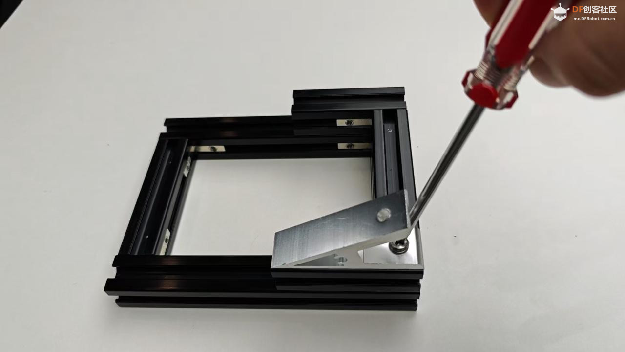 基于 M0601 电机的四轮移动平台装配与结构参考手册图13