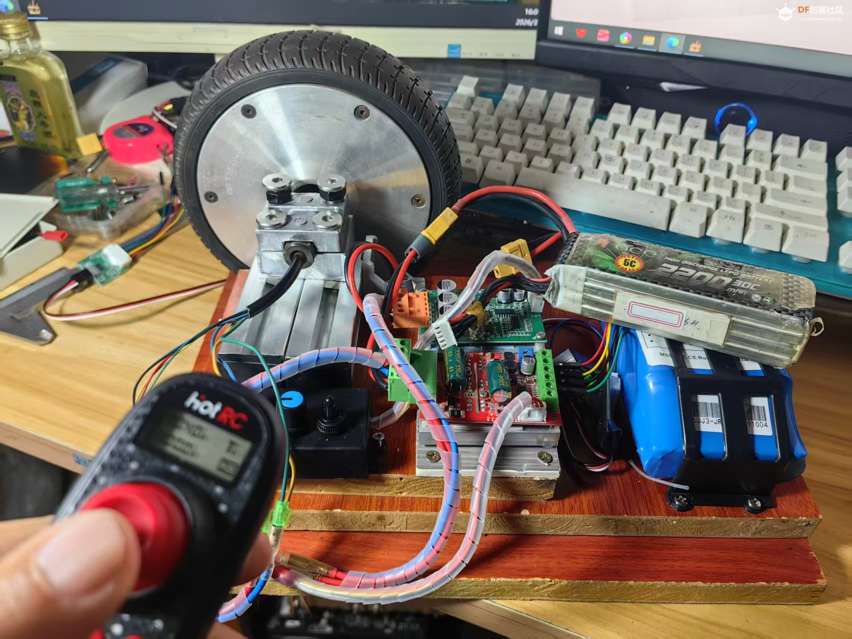 【花雕动手做】六通道遥控6.5寸轮毂电机正反转运行图1