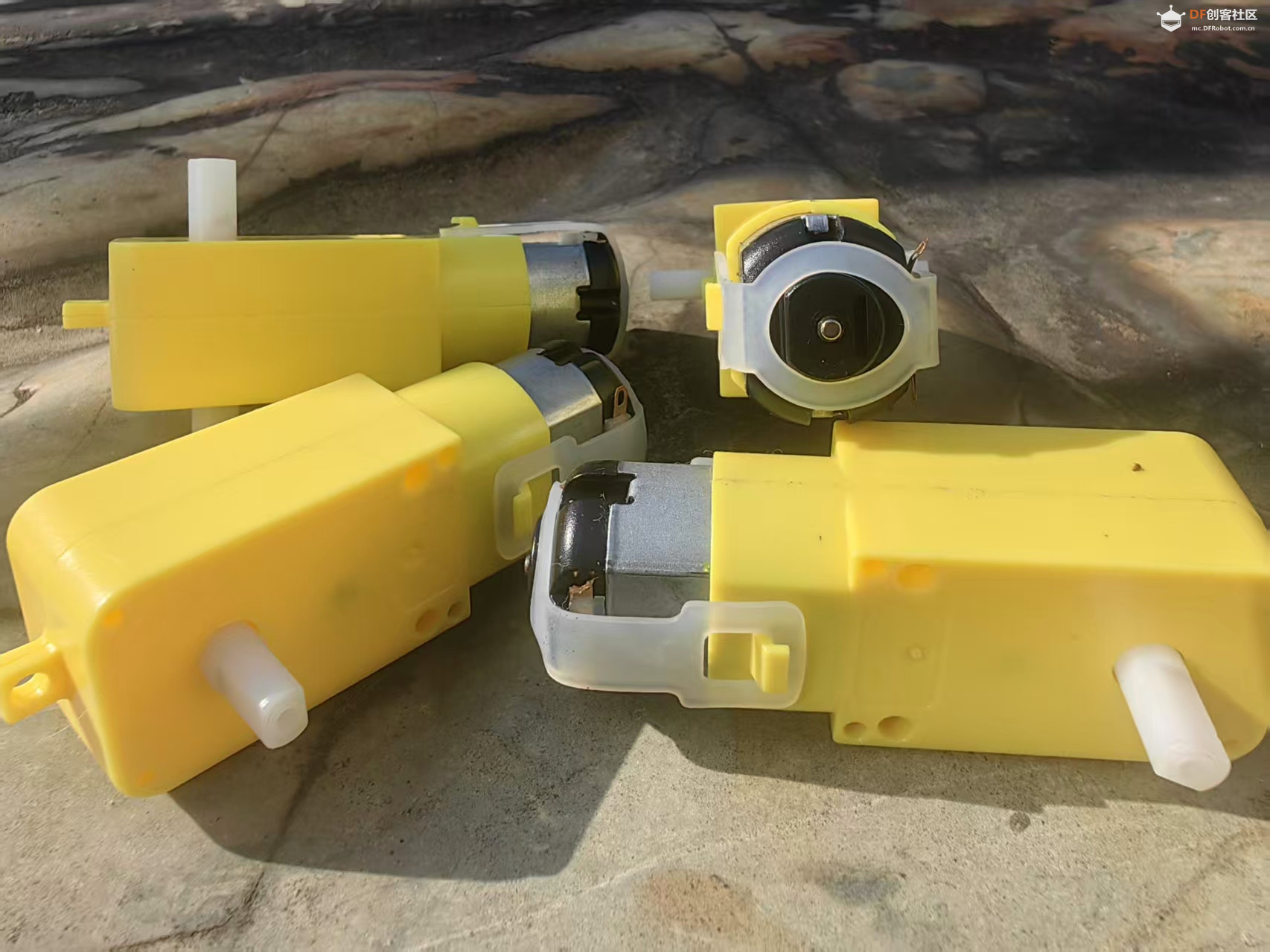 【花雕动手做】使用IO电机驱动扩展板搭建一辆智能小车图1