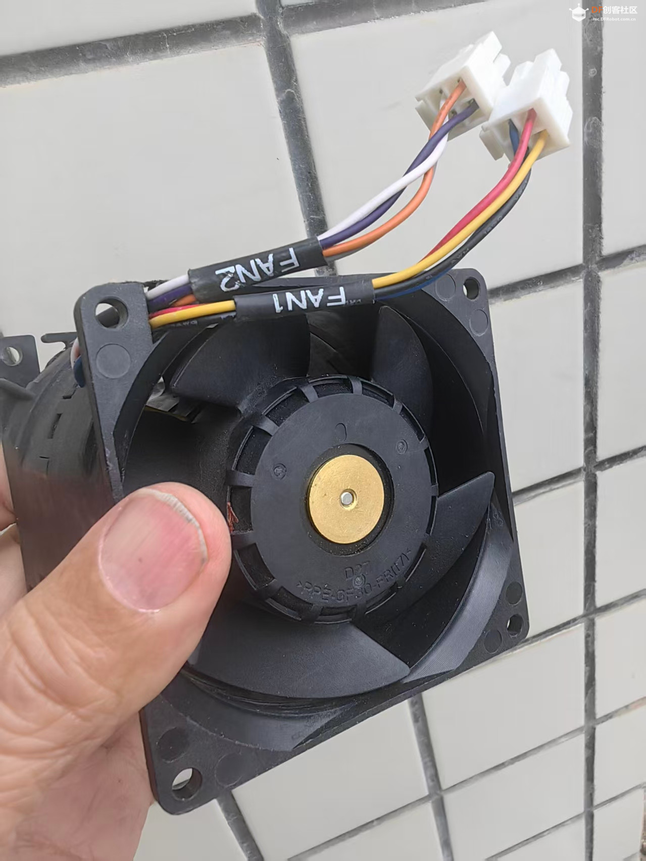 【花雕动手做】原装 8CM 8080 12V8A 双电机增压大风量风扇图4