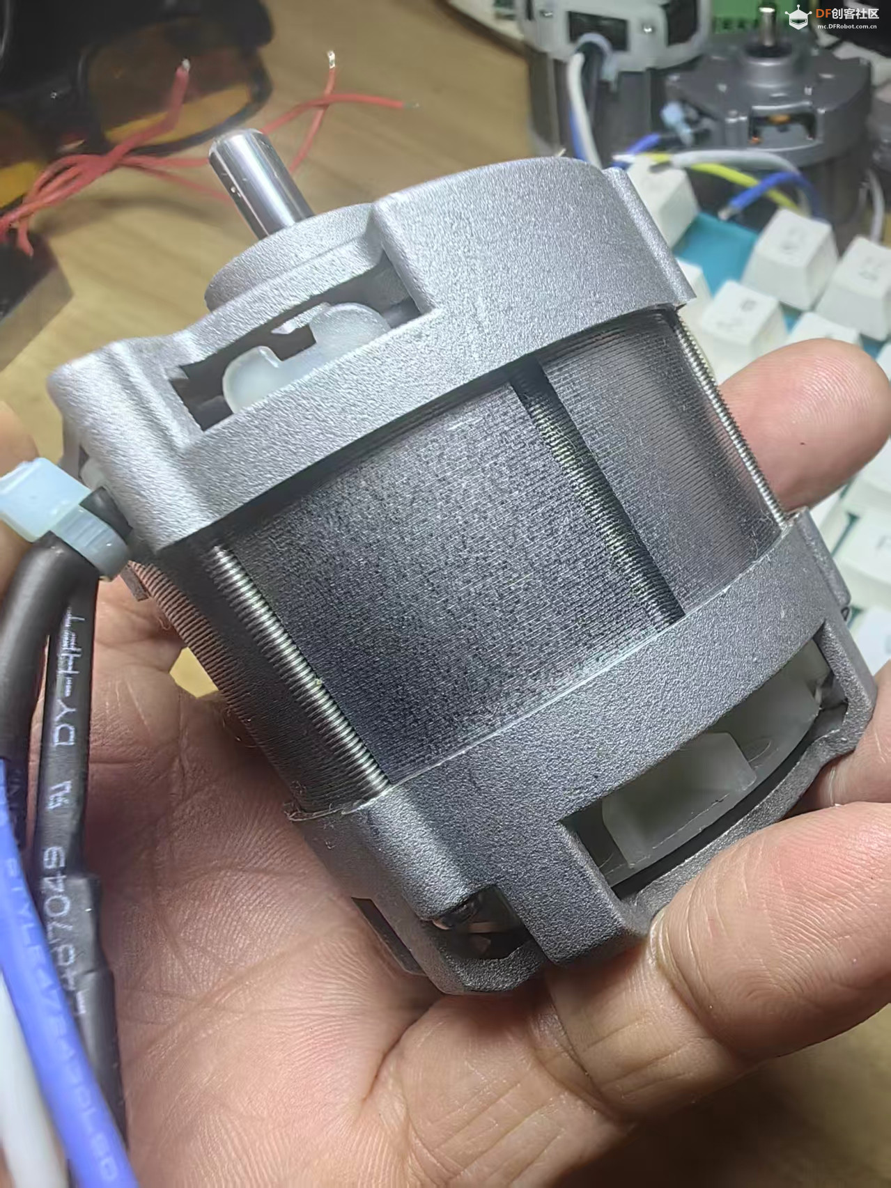 【花雕动手做】拆解21V钕强磁内转大功率4825无刷电机图1