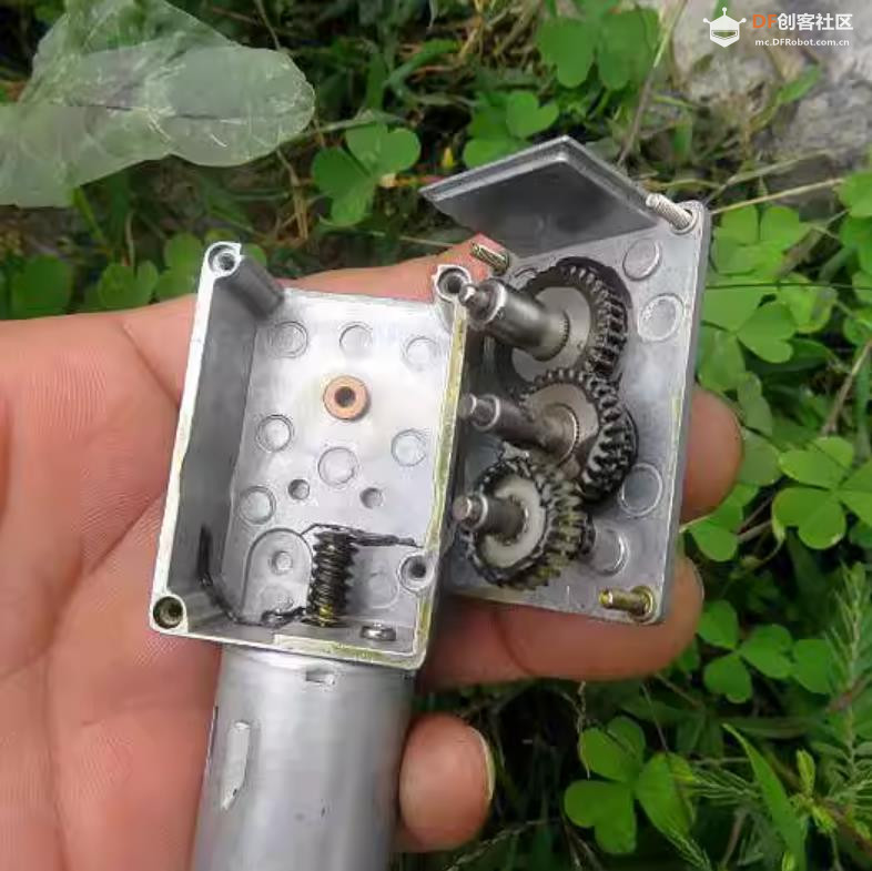 【花雕动手做】拆解24VDC微型128转自锁370蜗杆减速电机图1