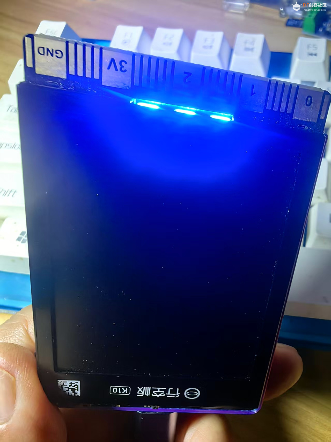 【花雕动手做】Aily Blockly一句话“循环RGB亮灯”生成项目图1