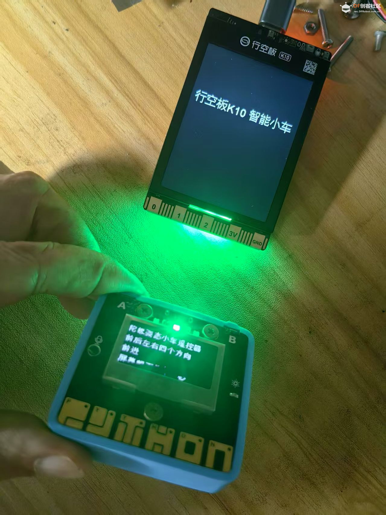 【花雕动手做】行空板K10简版蓝牙掌控板麦轮陀螺仪小车图1