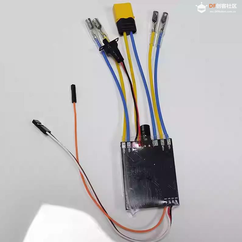 【花雕动手做】30A双路双向有刷电调差速坦克双电机履带图1