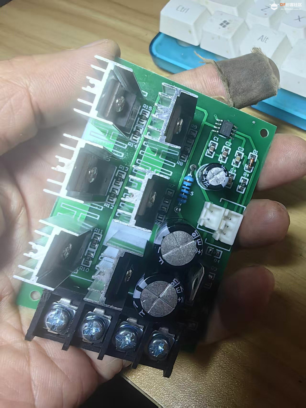 【花雕动手做】使用40A控制器与8080双马达组合风力小车图2