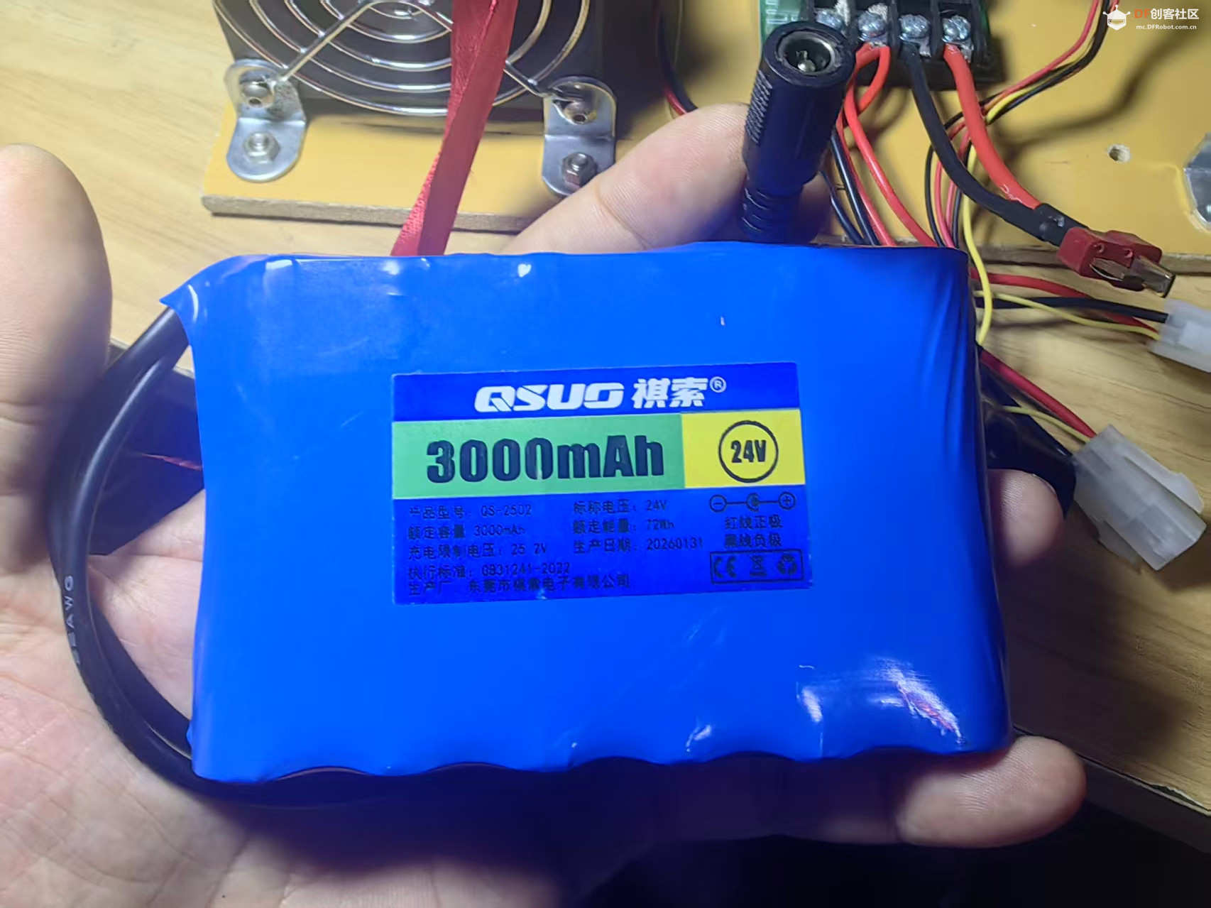 【花雕动手做】使用40A控制器与8080双马达组合风力小车图1